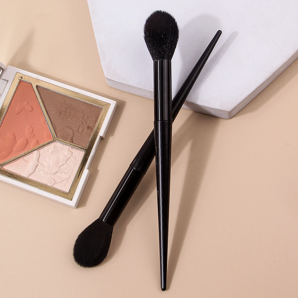 Pennello sciolto a forma di fiamma con setole in fibra morbida da 2 pezzi, pennello per fard, pennello per impostazione, pennello per trucco viso portatile, strumento per il trucco