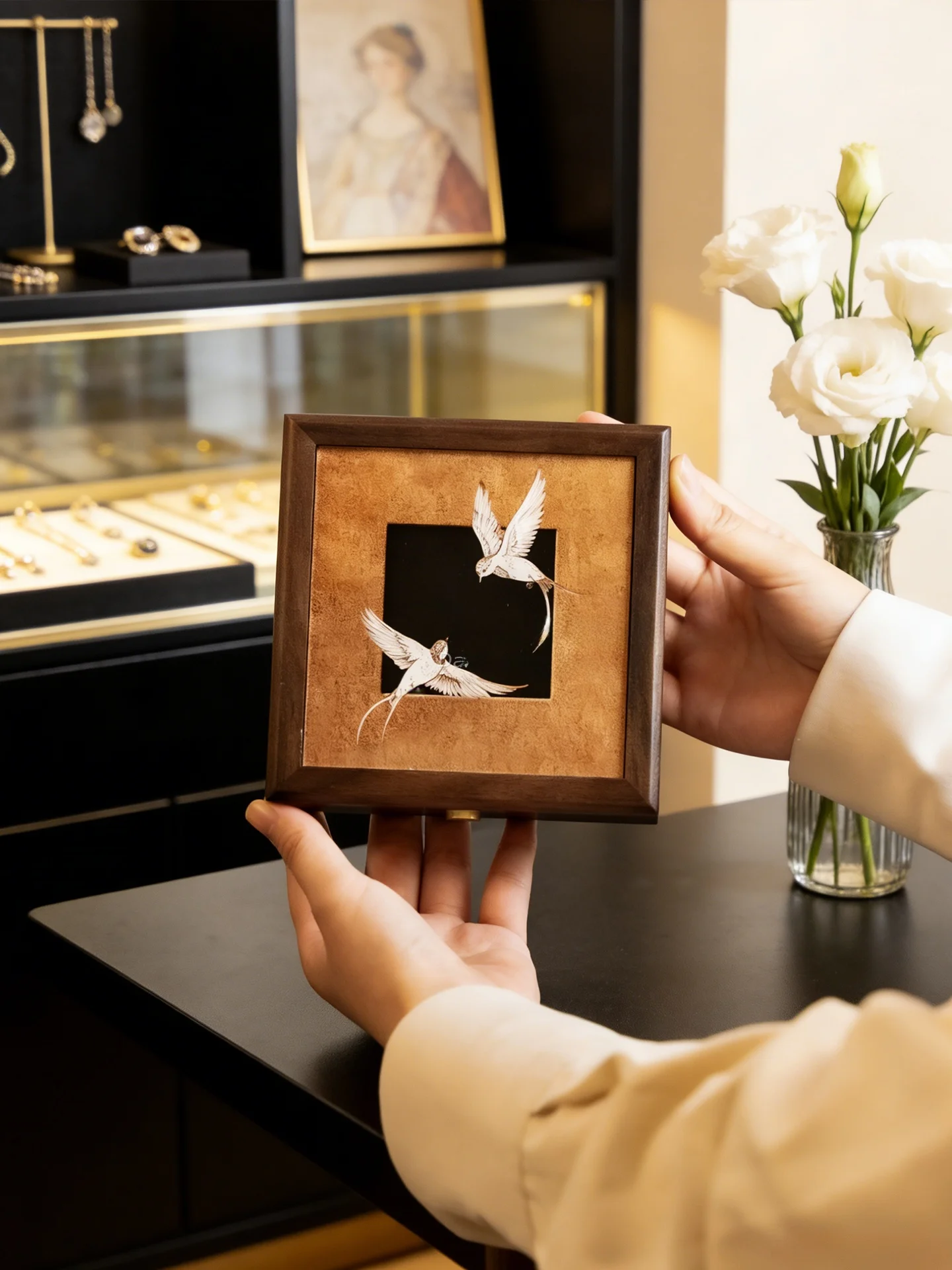 

Elegant Wooden Jewelry Box Handmade Vintage Style Storage Case for Bracelets Watches Dustproof Protection Fashion Accessories