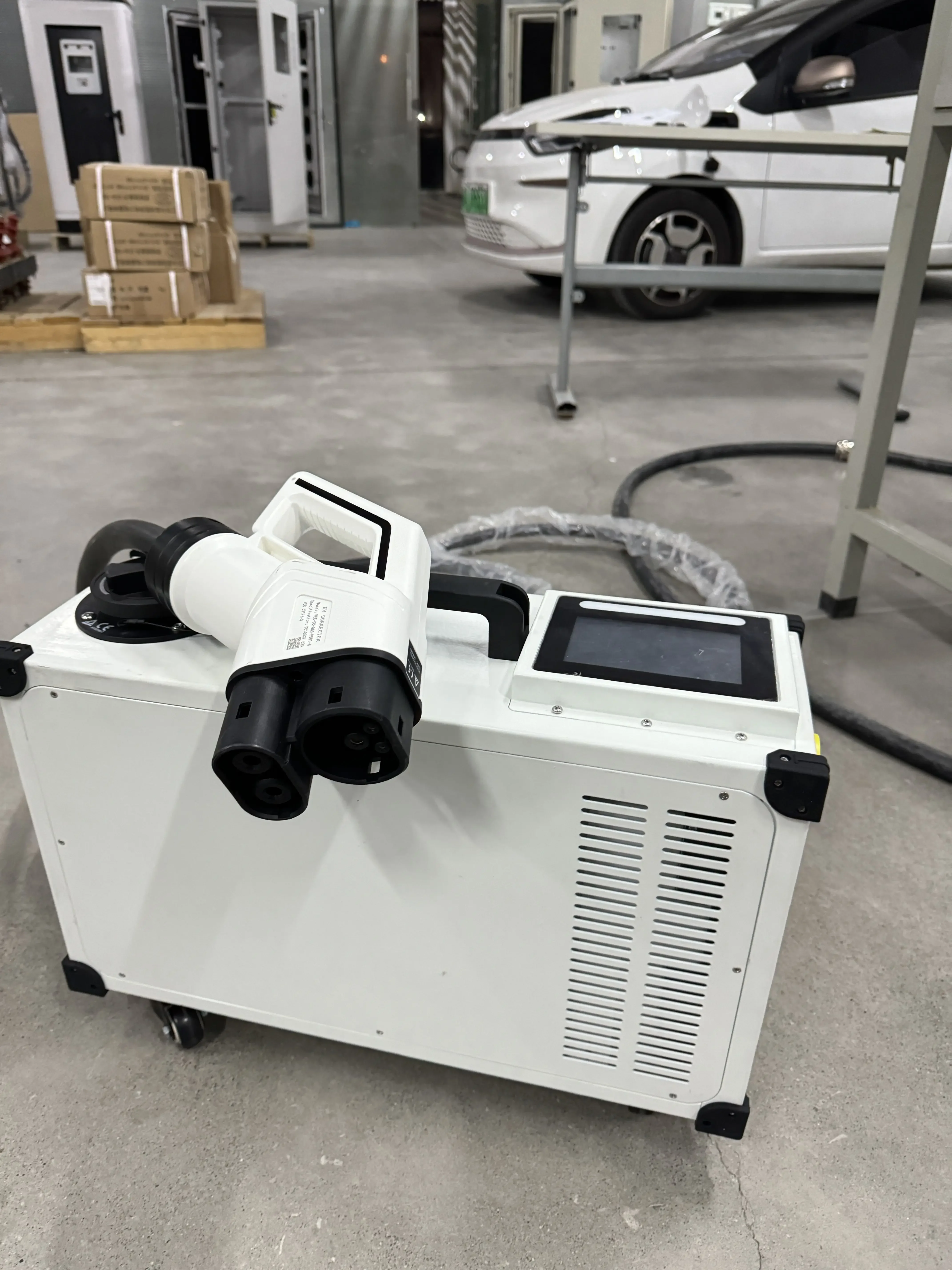 Movable DC ไฟฟ้า Rapid Charger 20kw แบบพกพา Dc Ev Fast สถานีชาร์จ 50A ปรับ Ccs Chademo Gbt Dc Ev Charger