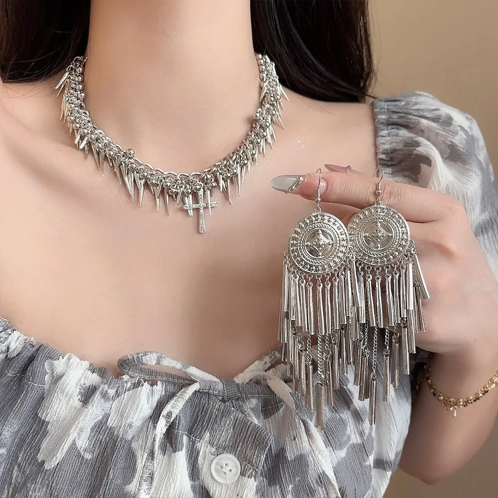 Niche Design Rivet …