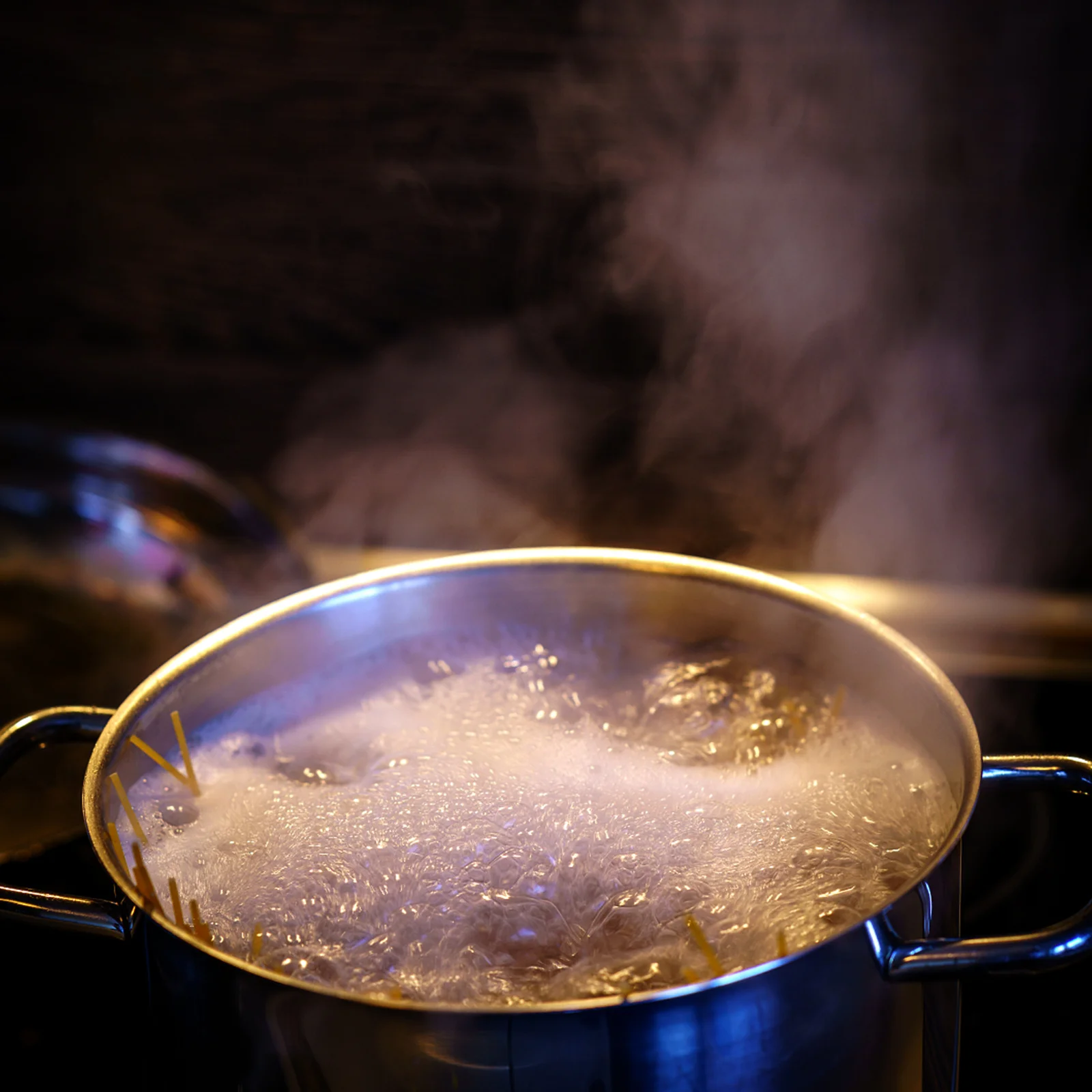 

1pc Stainless Steel Noodle Strainer Spoon Mesh Colander Scoop For Kitchen Home Restaurant Lightweight Long Handle Hook