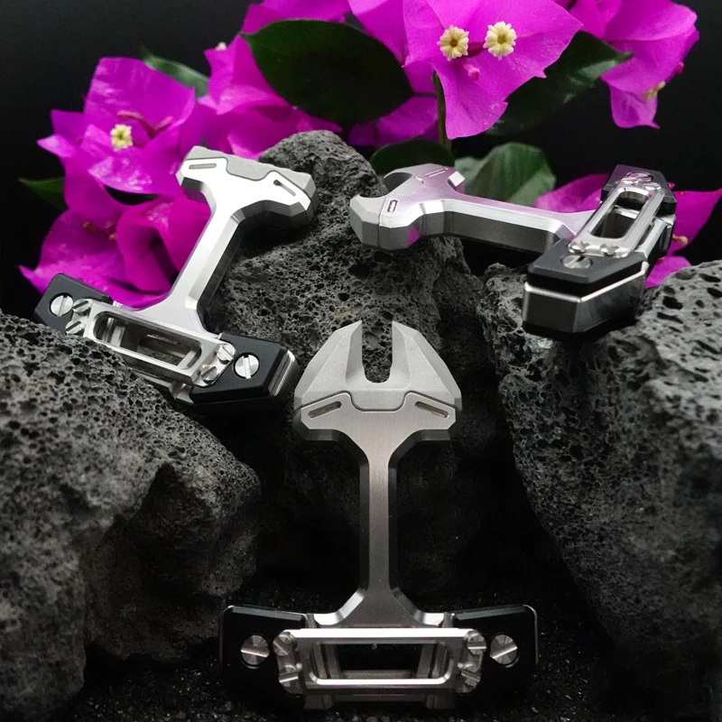 Outdoor EDC Portable Multifunction EDC Keychain Tools Opener Wrench Crowbar Car Emergency Window Broken Tool