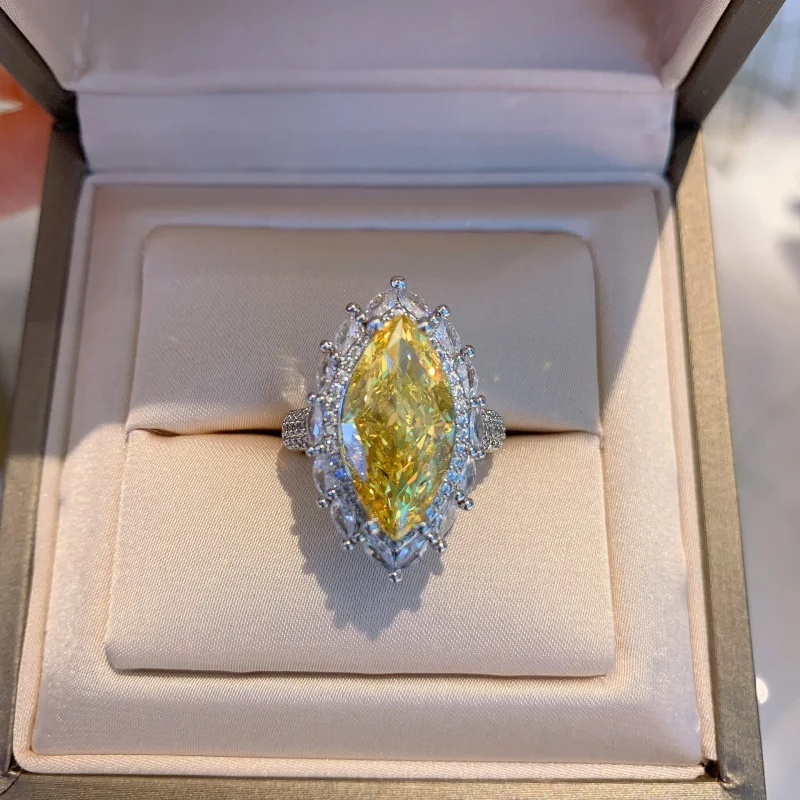 

Olive-shaped Horse Eye Golden Zircon New Yellow Crystal Full Diamond Open Ring for Women