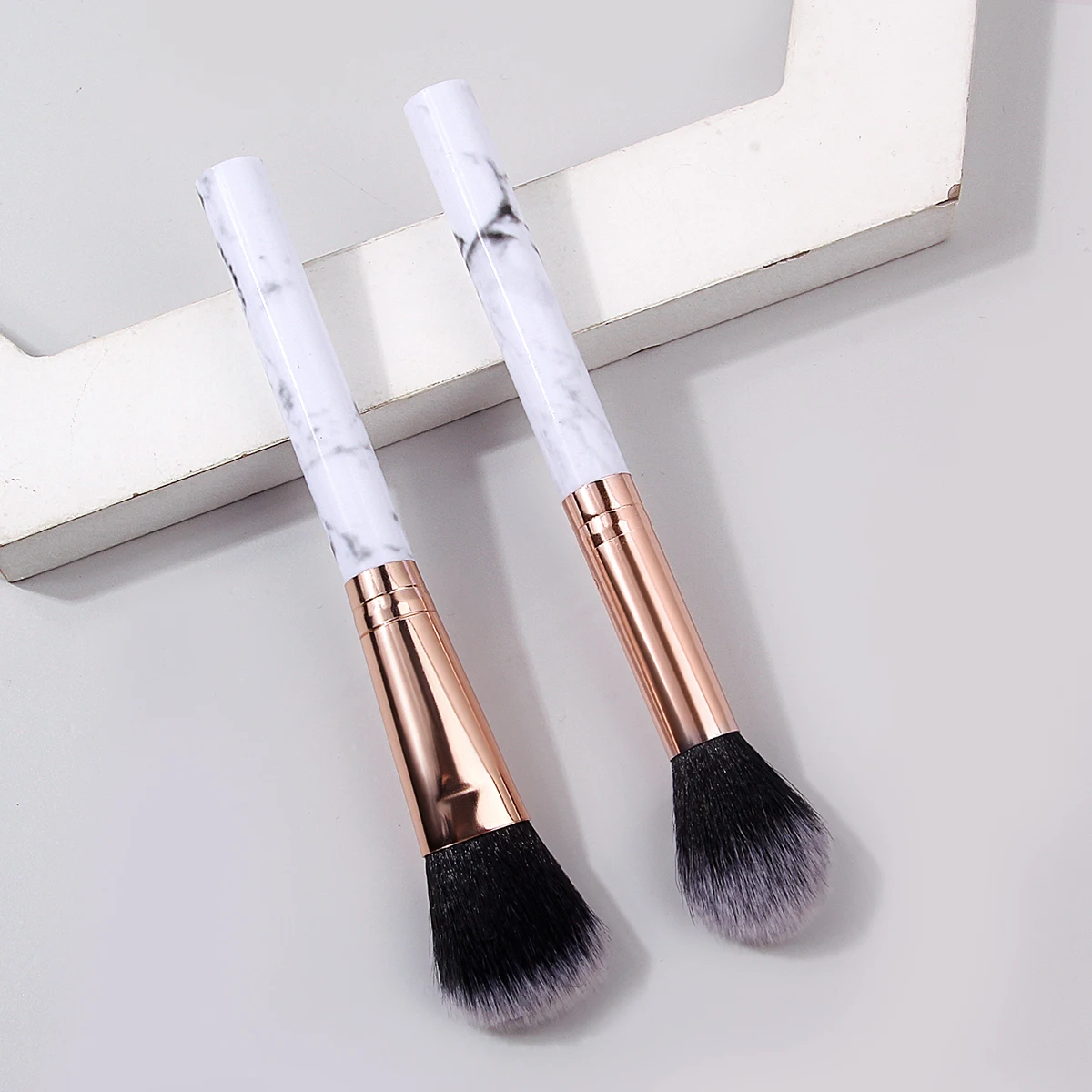 2PCS 부드러운 대리석 질감의 파우더 브러쉬, 블러쉬 브러쉬, 컨투어링 브러쉬, 다기능 페이셜 메이크업 브러쉬 도구
