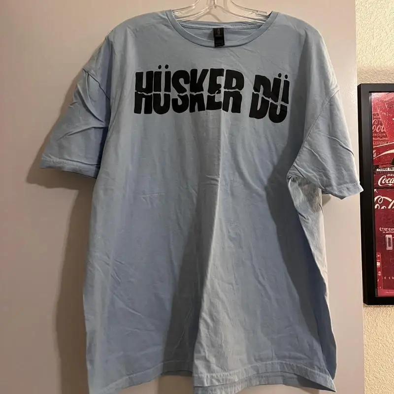 

Голубая футболка с коротким рукавом Husker Du Band Logo 90S