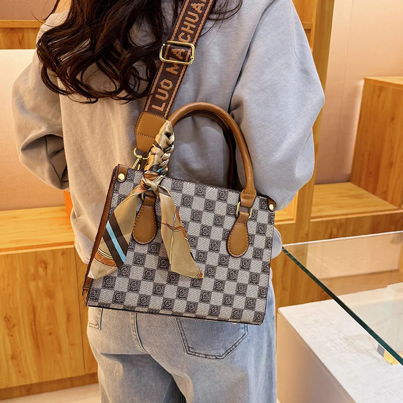 

2025 Plaid Tote Bag - Trendy Convertible Shoulder Bag, Fashion Checkered Crossbody Purse for Women