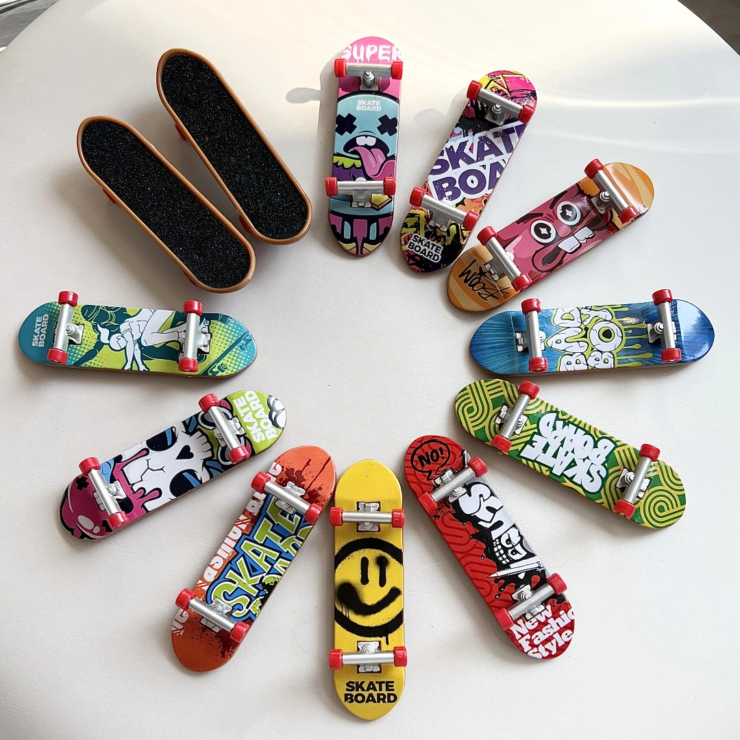 

3PCS Creative Finger Skateboard Toy, Finger Scooter for Fingertip Exercise, Random Patterns