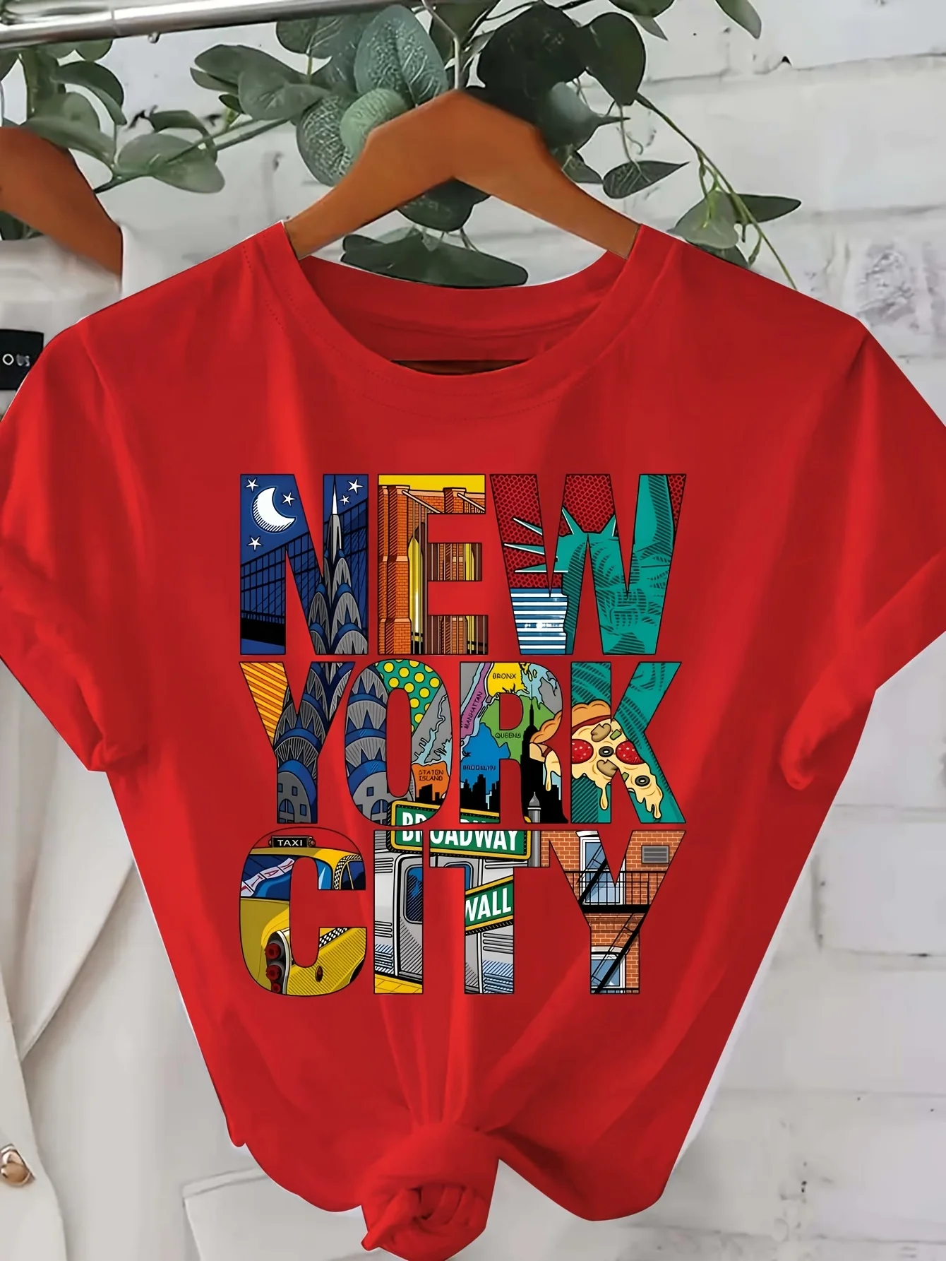 Black New York City Graphic Print T-Shirt Short Sleeve Crew Neck Casual Top for Women Vibrant Cityscape Design women clothes