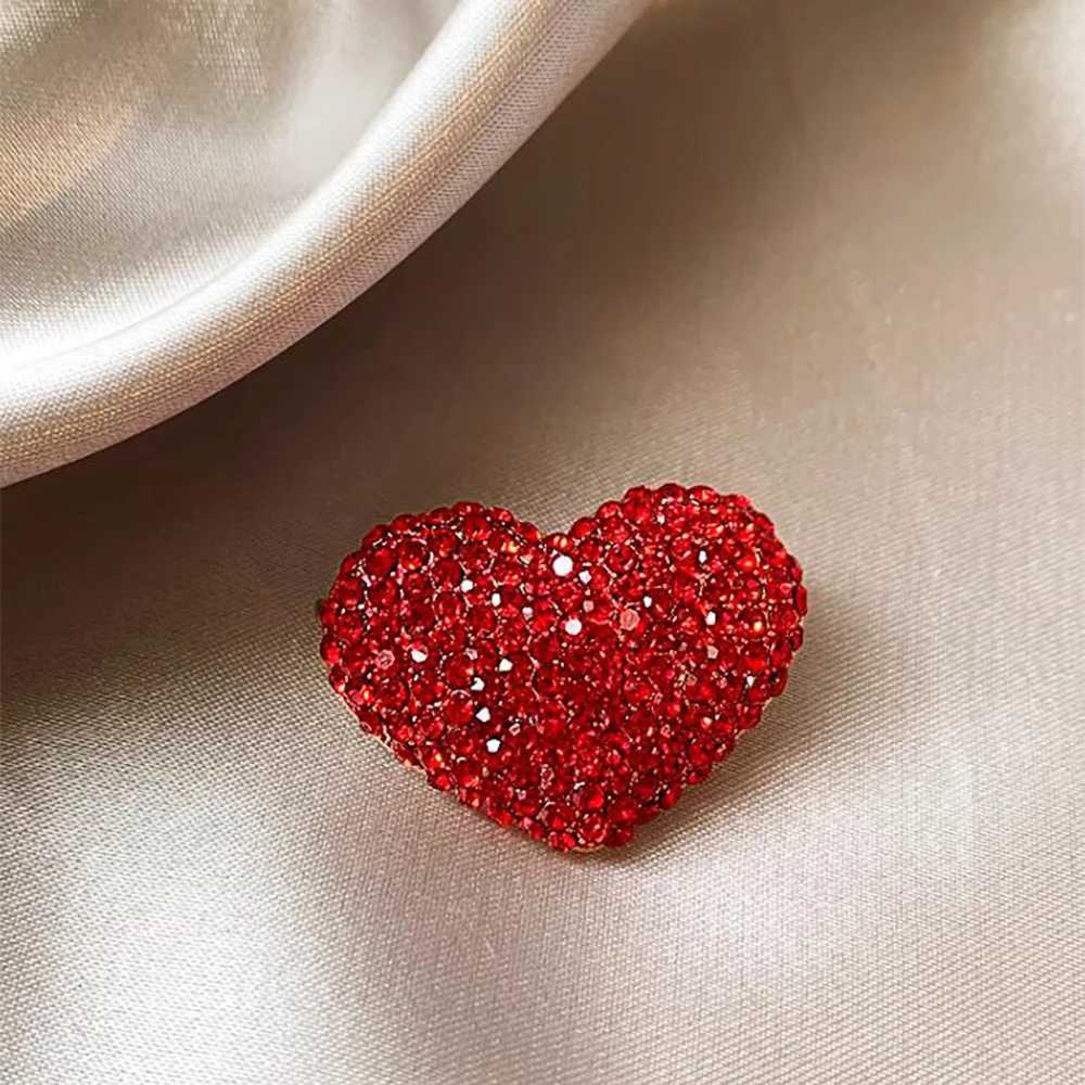 Broche rojo ostentoso lleno de diamantes de imitación en forma de corazón para mujer, alfileres de amor de solapa para amantes, alfileres de amor de