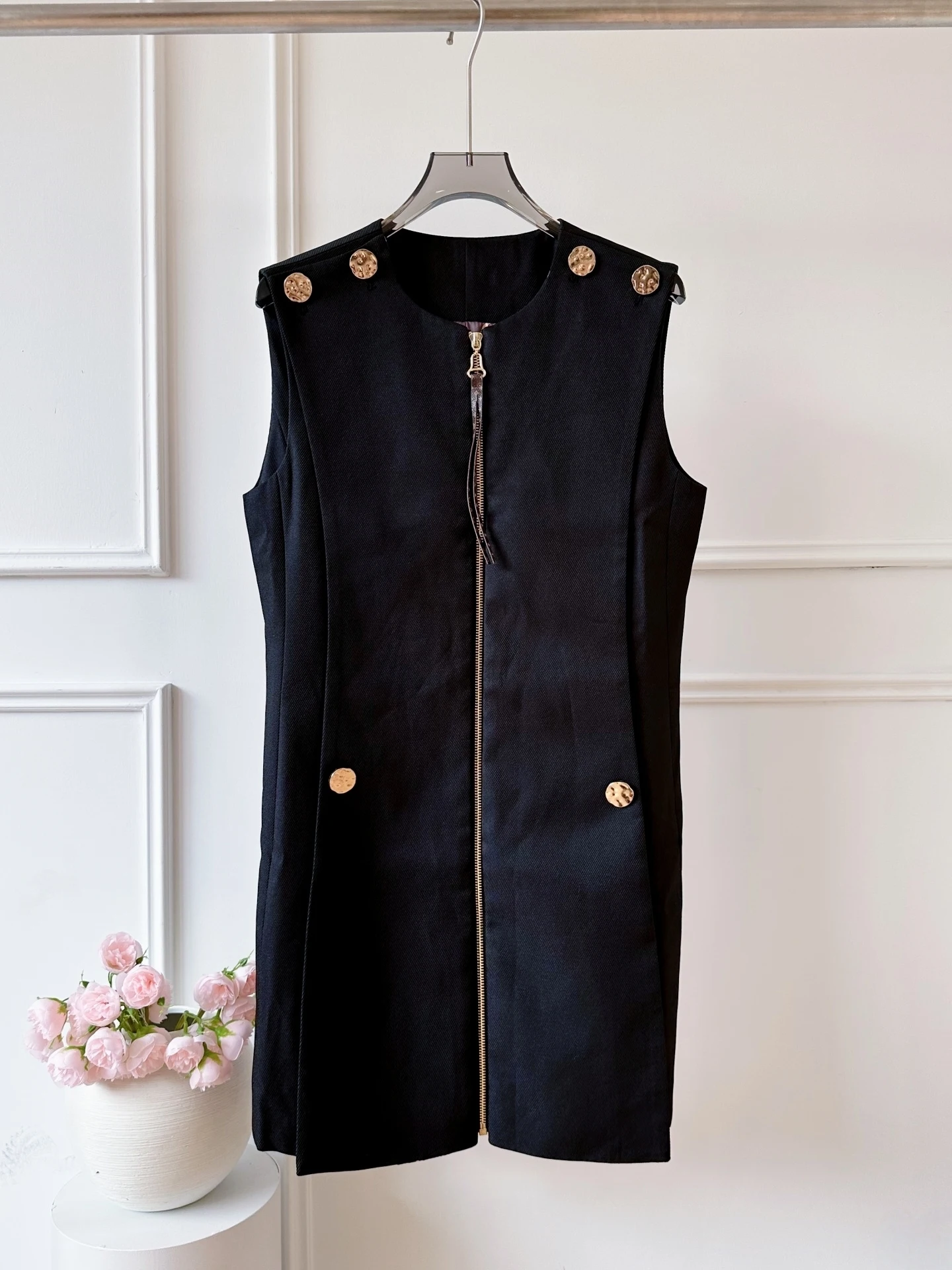 

Elegant Minimalist Black Dress Slimming Waist Design Sleeveless Zipper Closure Business Casual Style Polyester Fiber Gown