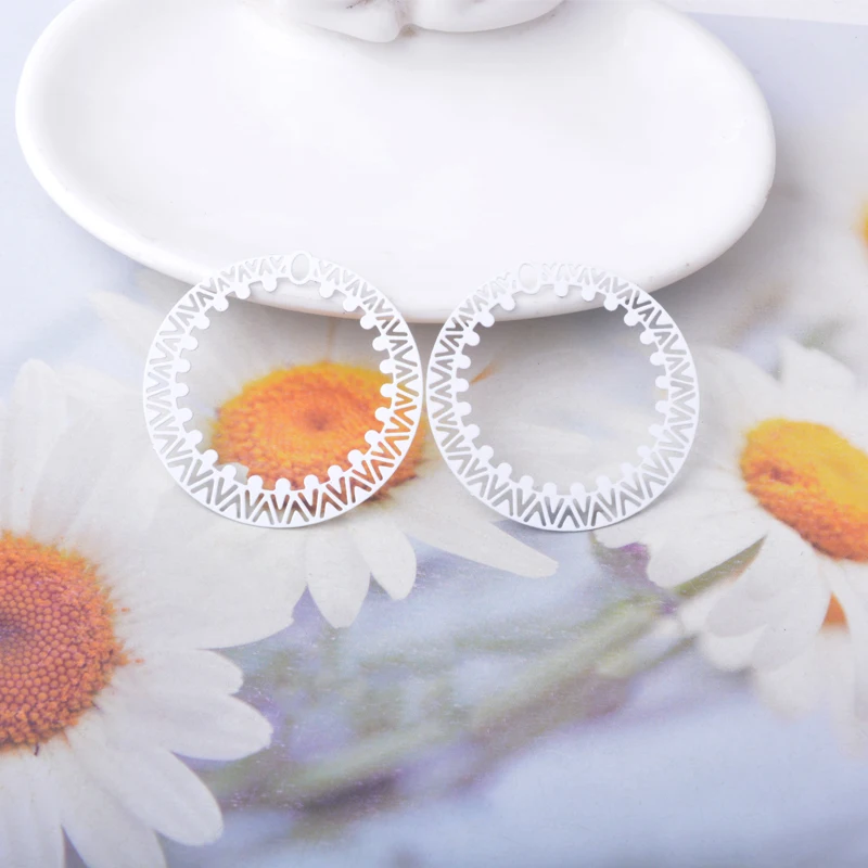 20 Stück AB2285 Messing-Schmuckanhänger, hellgoldene runde Charms, bemalte Verbindungsstücke, Anhänger für DIY-Ohrringe für Frauen, Zubehör – Detail 11