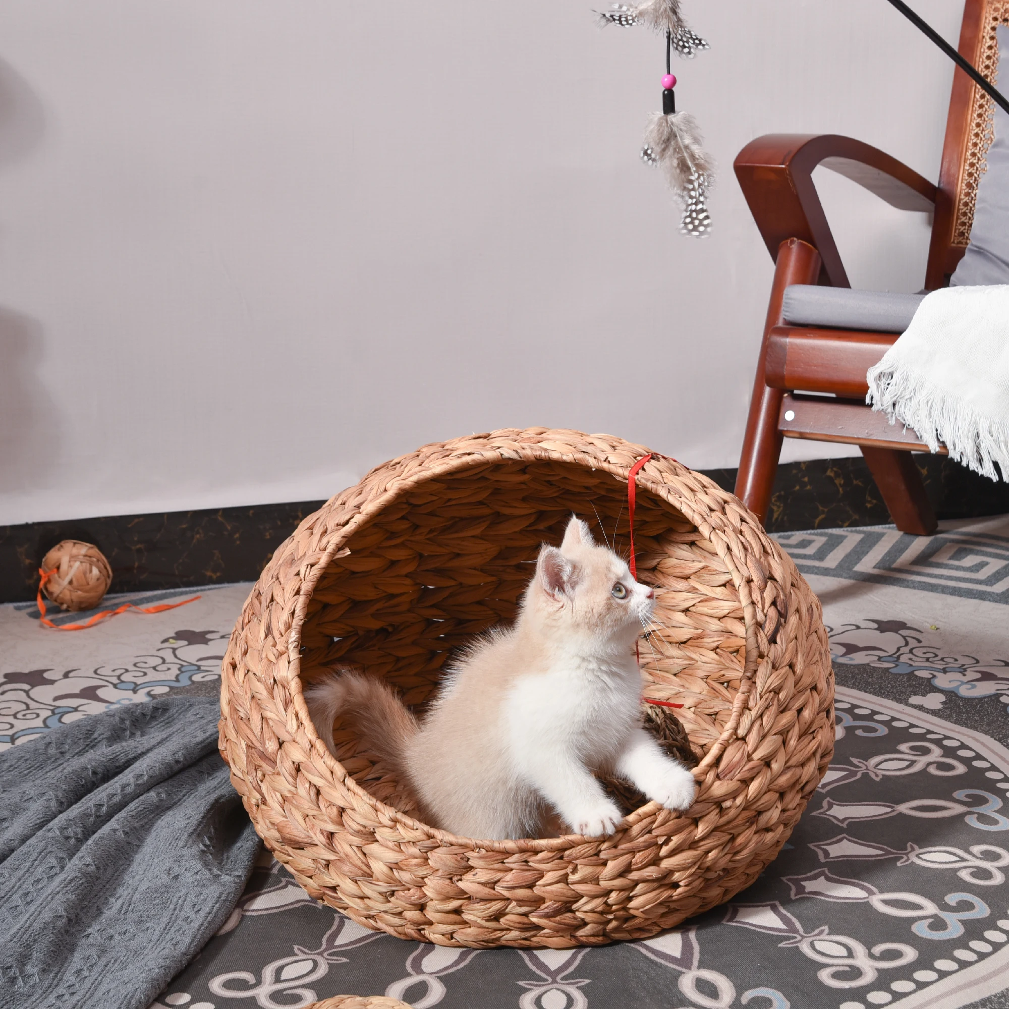 

XH Summer Cool Eco-friendly Handwoven Nature Material Water Hyacinth Seagrass Cat Dog Bed House Net Pet Basket