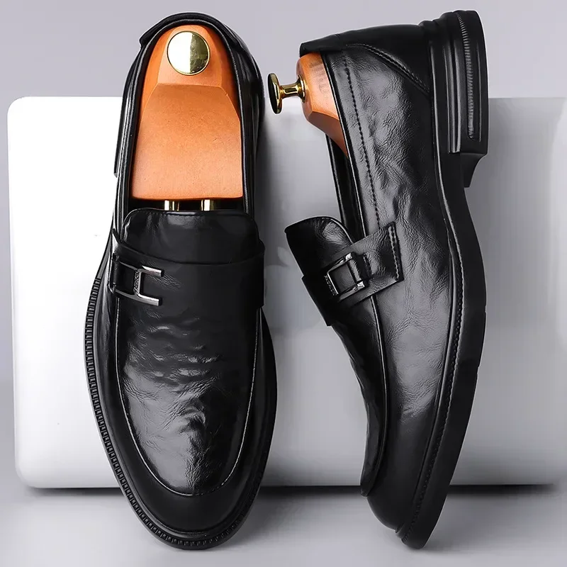 Sepatu Formal pria, sneaker kasual slip-on ringkas bernafas nyaman untuk berkendara Anti bau untuk lelaki