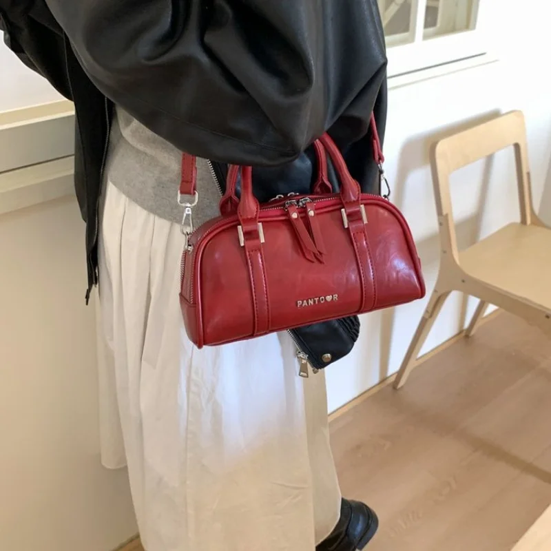 

Elegant Women Messenger Bag Made Of Top-Quality Leather Boasting Popular Elegant Style And Adjustable Strap​