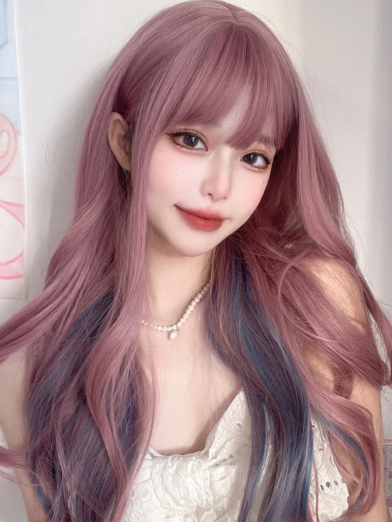 Wig sintetis Pinky ungu 26 inci untuk wanita, Wig rambut palsu lurus alami panjang dengan poni sintetis warna biru abu-abu untuk sehari-hari tahan panas