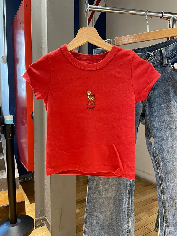 

Красная футболка из чистого хлопка с вышивкой, женская, летняя коллекция 2023, стандартный крой, круглый вырез, с мультяшным дизайном