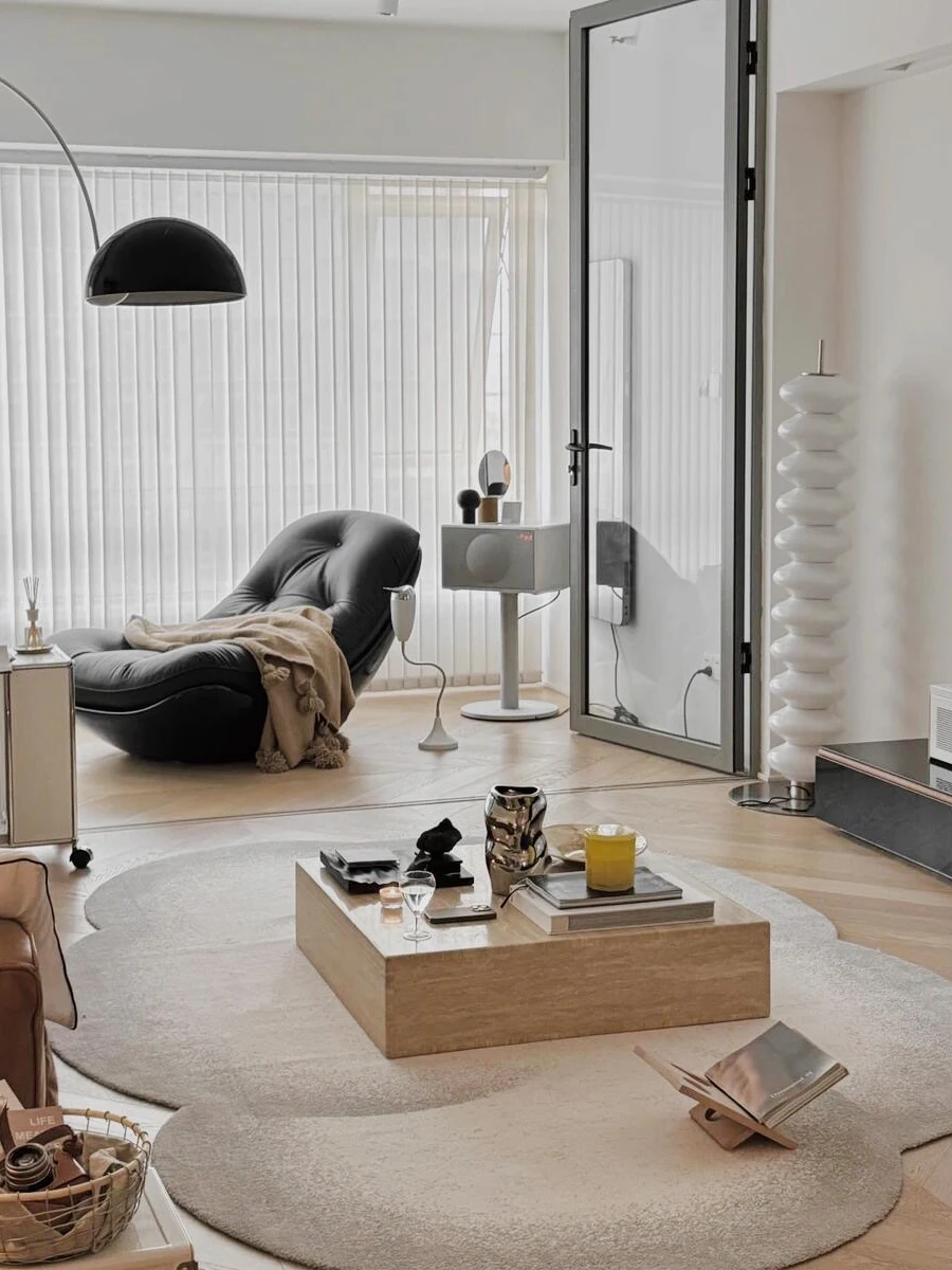 طاولة قهوة مربعة من الحجر الجيري الطبيعي الاسكندنافي، شقة صغيرة بسيطة، طاولة مربع من الحجر الجيري، طاولة قهوة رخامية