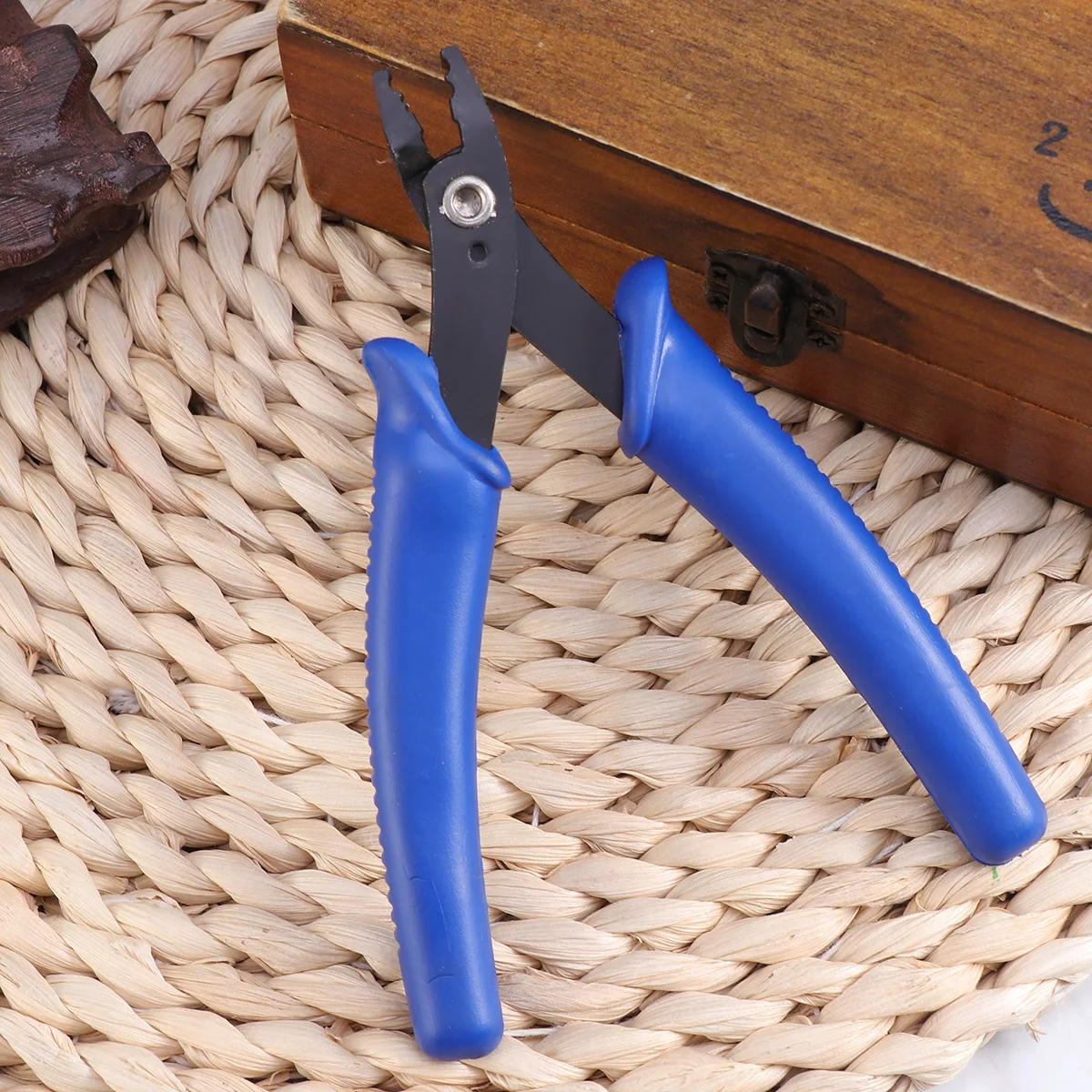 

Side Cutting Pliers Diagonal Cutters Steel Alloy High Leverage Wire Cutter Electrical Insulated Grip Flush Cutter