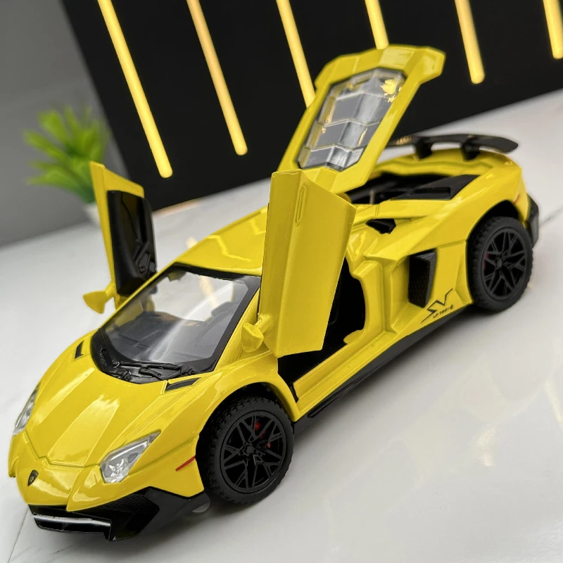 

1:32 Alloy sports car LP740 electroplated sports car sound and light pull-back model desktop ornament children's toy gift