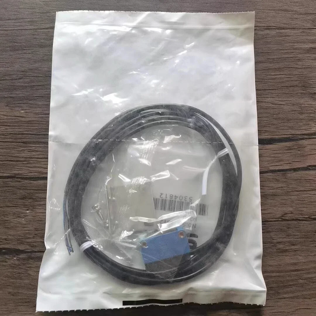 

Фотоэлектрический датчик SICK GL6-P1112 (1051779), новый