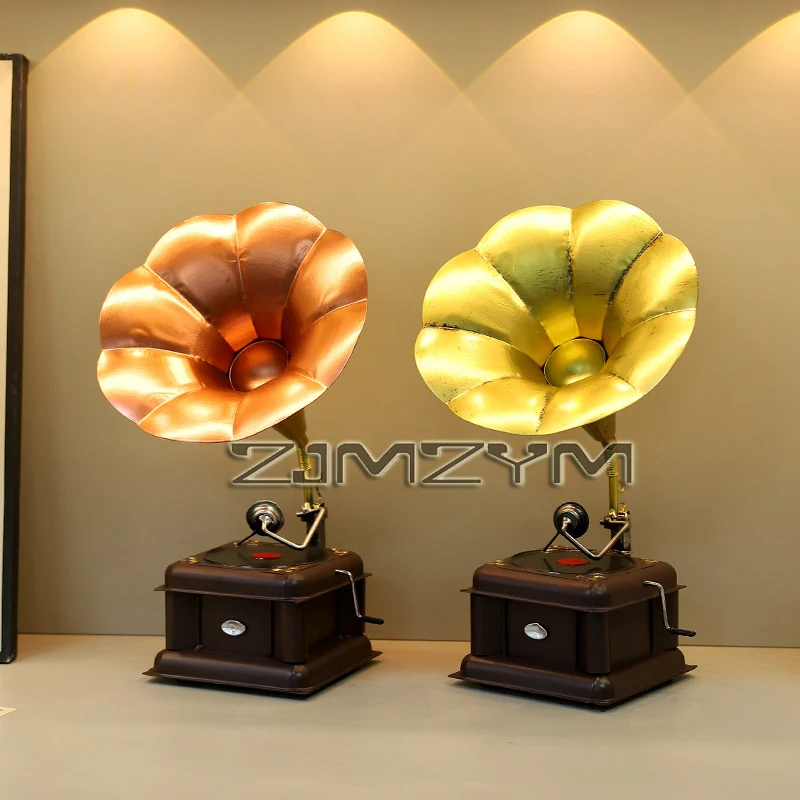 European Retro Metal Gramophone Ornament Model Gift Home Decoration Phonograph Home Window Decoration for Your Room Home Kitchen