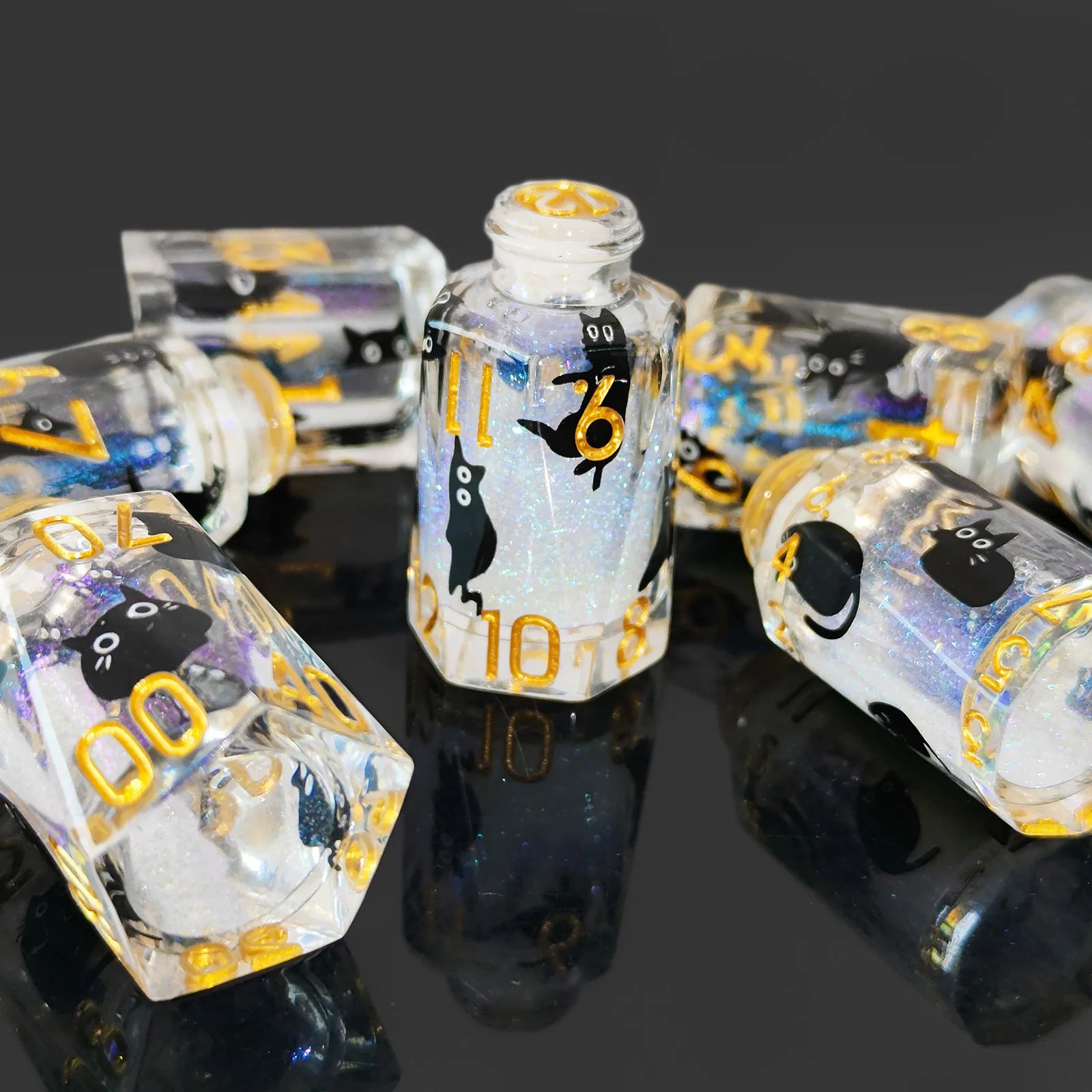 

Набор кубиков из жидкого песка Cat Flowing Sand Potion Bottle, 7 шт., ручной работы, из смолы, для TRPG, Dungeons and Dragons, настольных игр, DND, с жидким наполнителем