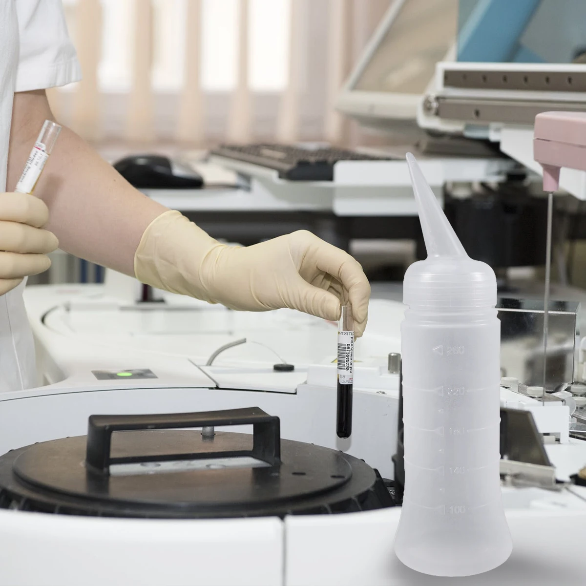 

3pcs 260ml Refillable Empty Bottles Plastic Washing Bottle Graduated Bottle Medicine Container for Home Shop