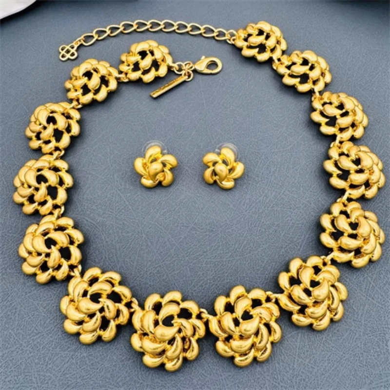 Europe And The United States Foreign Trade Jewelry New Vintage Do Old Gold Niche Design High-grade Necklace Women