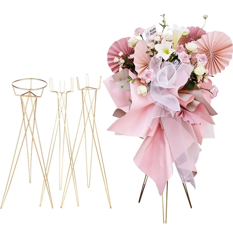 

Luxury Gold Flower Basket Stand Wedding Road Guide Tripod Flower Stand Balloon Shelf Home Decoration Props