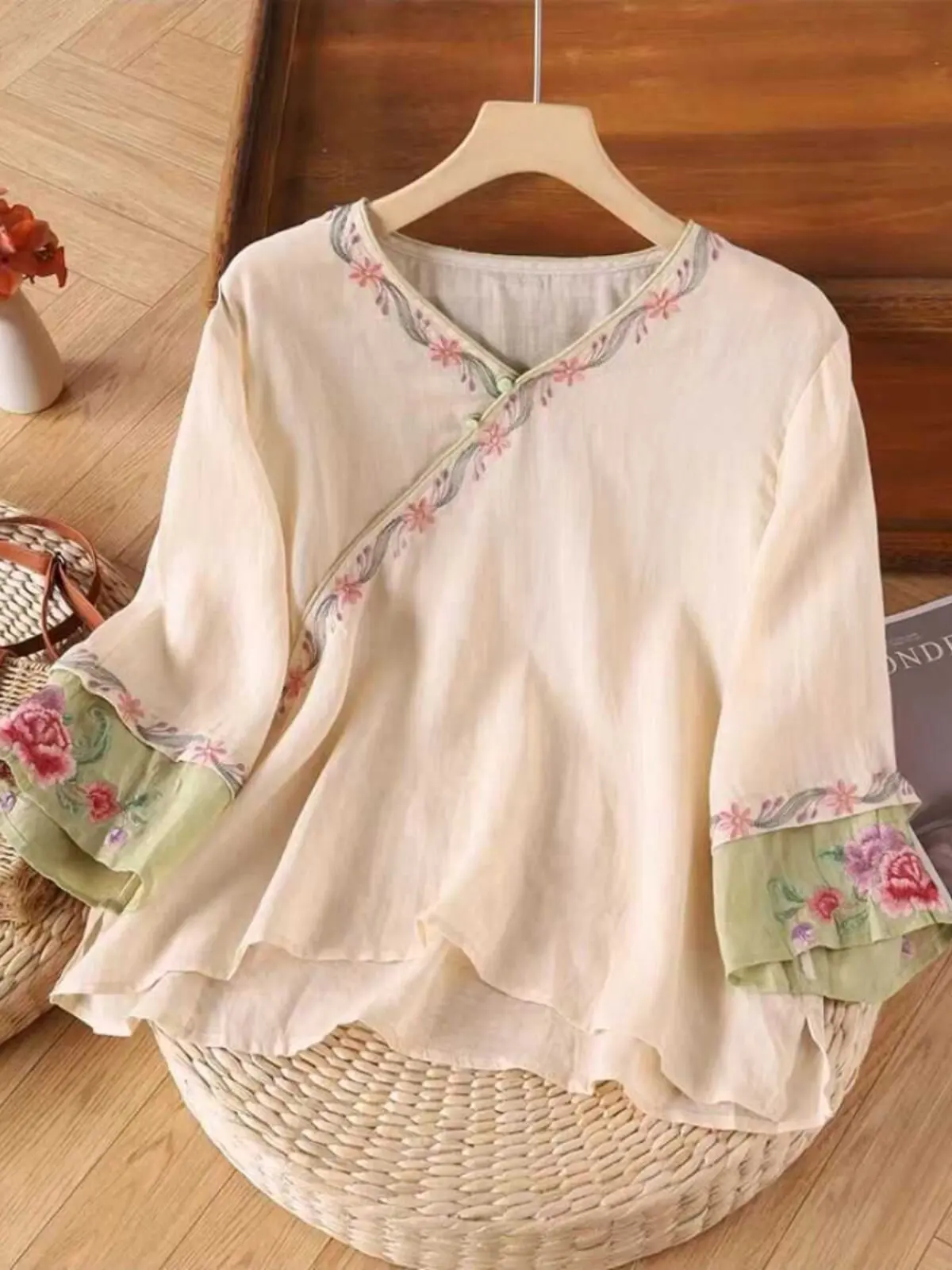 Damen Baumwoll-Leinen-Bluse Sommer Neu Retro Locker V-Ausschnitt Stickerei Traditionelle Chinesische Oberteile für Frauen Kung Fu Hanfu CN-213