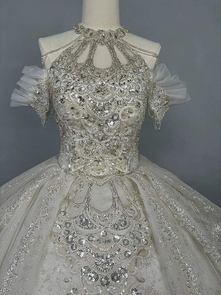 Vestidos de novia de lujo de princesa con cuello Halter, vestidos de novia sexys con cuentas brillantes, lentejuelas, cordones escalonados, corte sin espalda, 2024