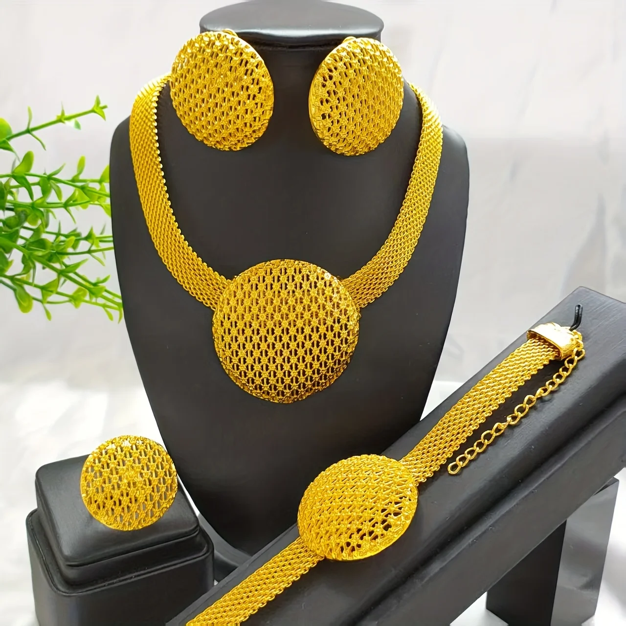 

Large Round Pendant Gold Plated Jewelry Set for Women Necklace Earrings Bracelet Ring African Bridal Wedding Party Gifts