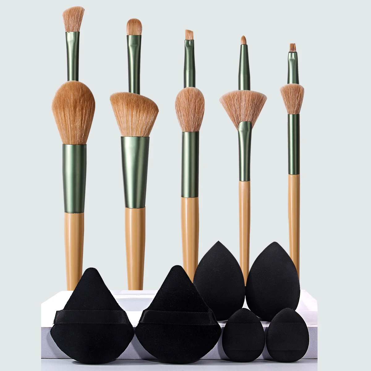 16 قطعة من فرشاة بودرة الوجه متعددة الوظائف، وفرشاة أحمر الخدود ومجموعة فرش المكياج ومجموعة منتفخة مسحوق إسفنجية للمكياج غير لاصقة #1