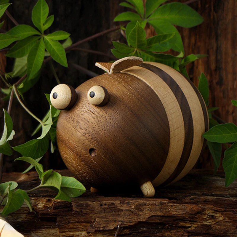 

Desktop Toothpick Holder with Lovely Bee Design, Made of Solid Wood Creative Wooden Toothpick Holder