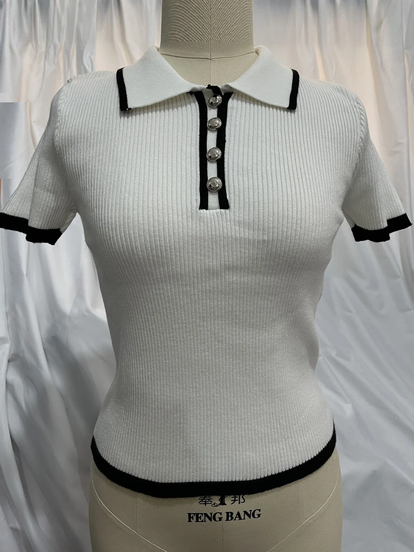 Top Women 2024 Summer New Fashion Thread Button Design Short Sleeve Casual Turn-down Collar Slim Fit Daily Crop T-shirt Top