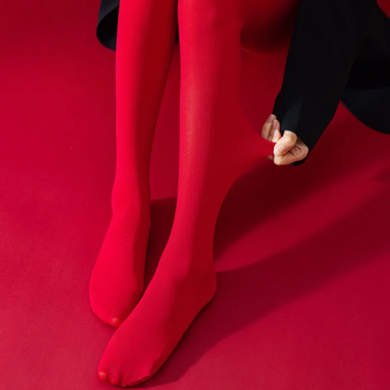 ถุงเท้าสุภาพสตรีสีทึบเรียบง่าย One Piece ใหม่ปีถุงน่องสีแดง Matte Velvet สตรี Pantyhose