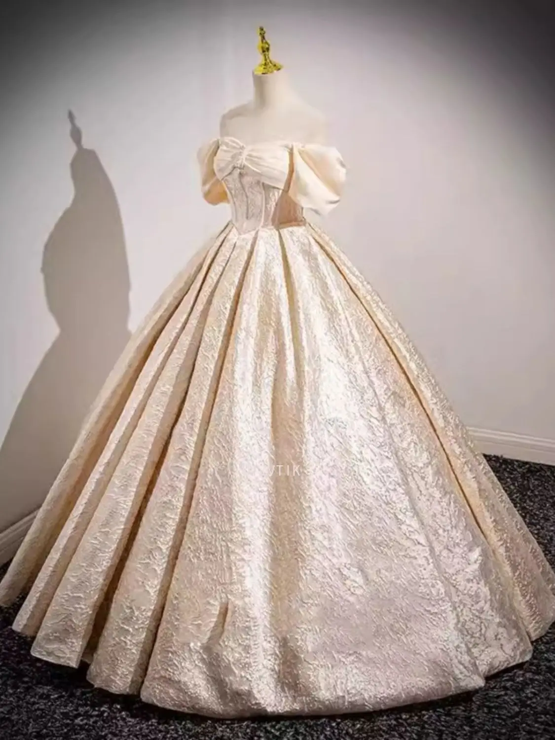 الشمبانيا الكرة ثوب فساتين Quinceanera بلوزات غير مغطية للكتف نفخة الأكمام حفلة موسيقية الزفاف عيد ميلاد رداء حفلات مناسبة رسمية