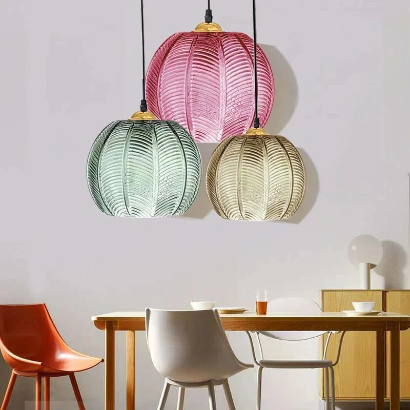 French Retro Globe Pendant Lamp Textured Leaf Pattern Pink Glass Shade Hanging Light Cafe Bedroom Bay Window Decor Lighting