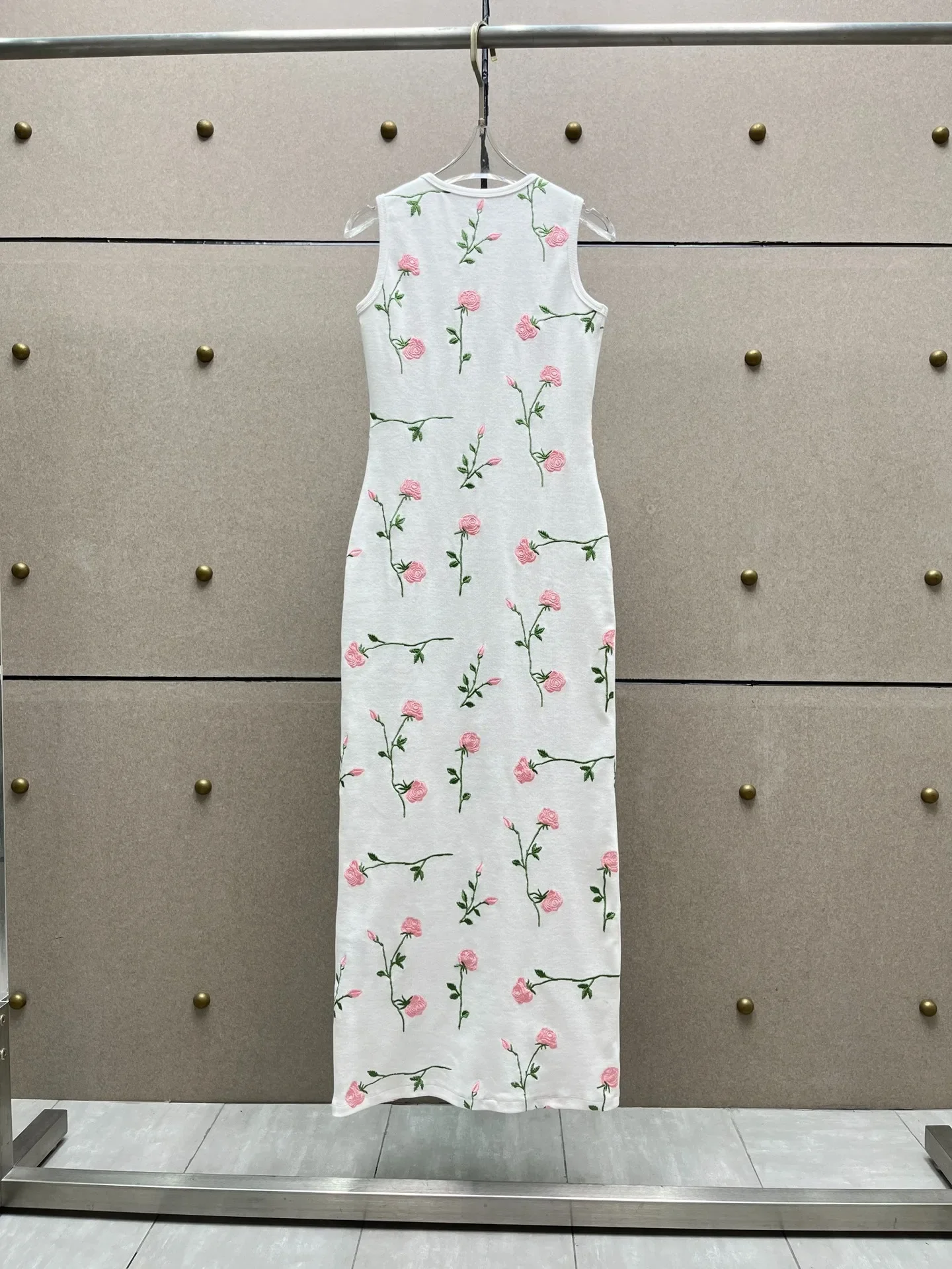 2024 Women New Collection White Rose Flower Embroidery Sleeveless Summer Vintage O-Neck Tank Slim Fit Pencil Midi Dress