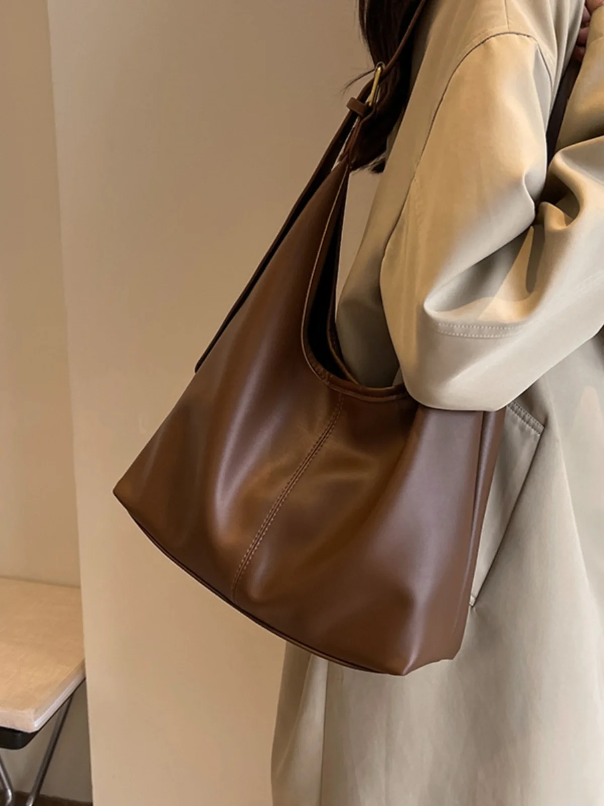 

Autumn/Winter Retro Bags 2023 New Women's Bags Popular Messenger Bags Advanced Shoulder Bucket Bags