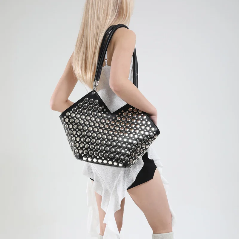 

2025 Trendy Women Punk Style Full Round Rivet Inlaid Handbags Nightclub Personality Large Capacity Tote Bag Lady Underarm Bag