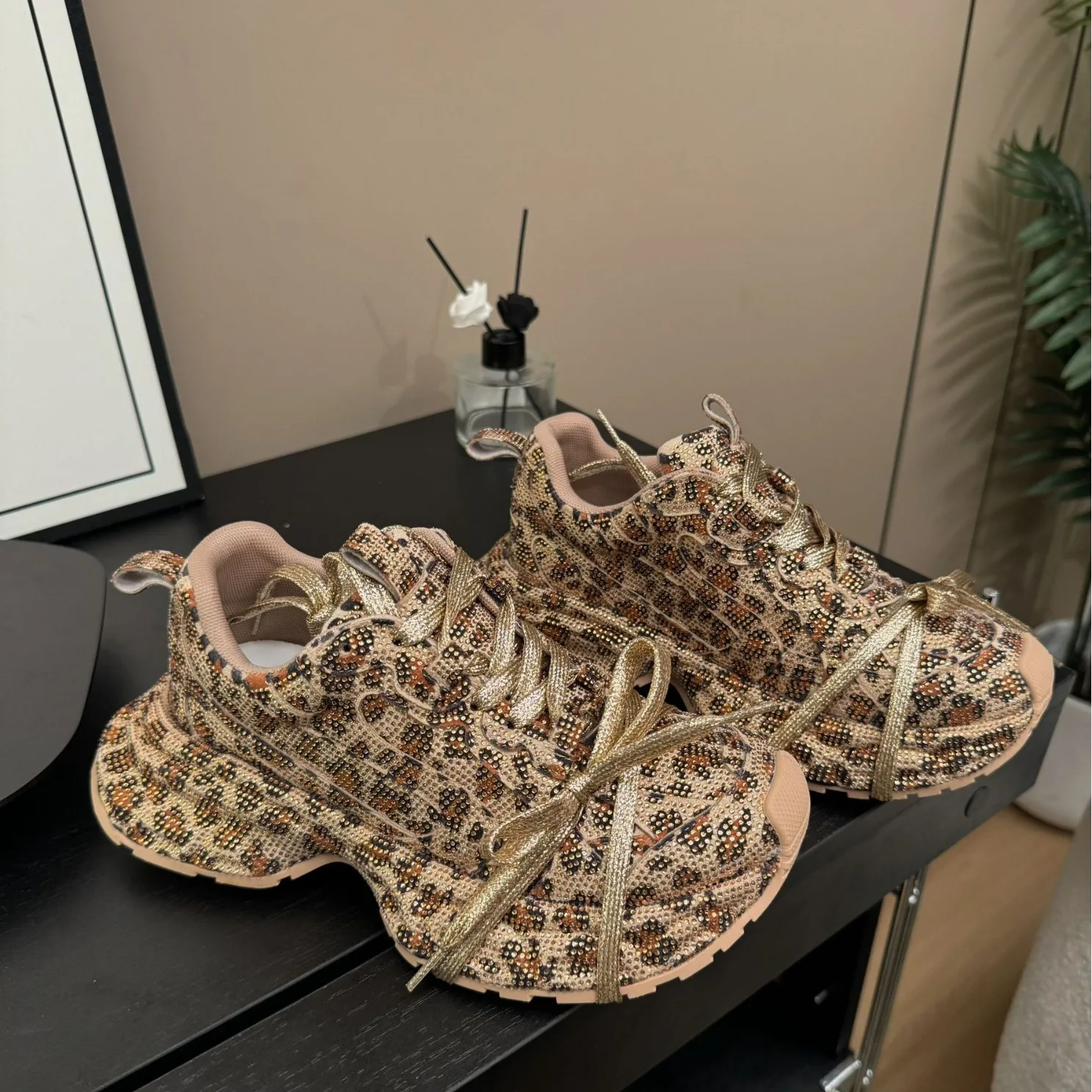 2025 Spring Women Ins Super Fire Full Diamond Straps Casual Leopard Print Gold Niche Design Handsome Water Dad Shoes