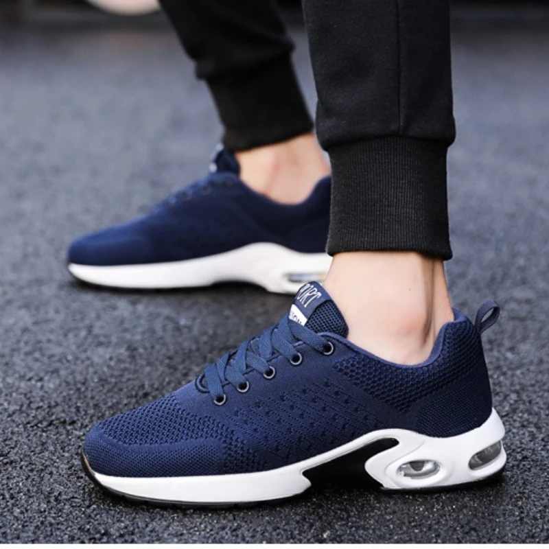 

Мужские кроссовки с дышащей шнуровкой и цветной тканью. Сверхлегкая повседневная спортивная обувь на плоской подошве с низким берцем на лето.