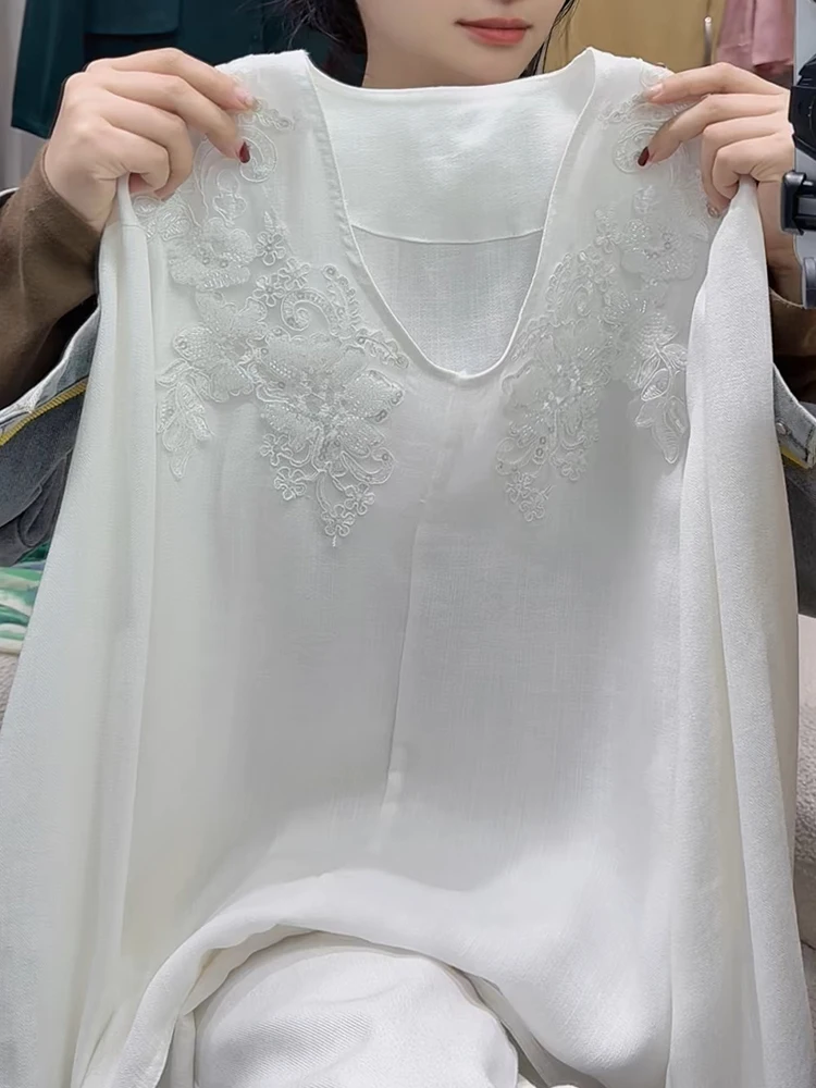 

Spring 2025 Faionable Versatile Loose Long Sve V-Ne Embroidered Beaded White irt Women's Commute Sle Korean Version
