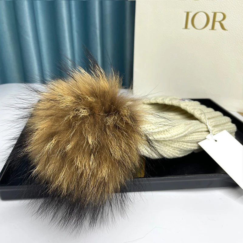 2024 Winter Hats For Women Solid Design fur pompom hat Skullies Hat