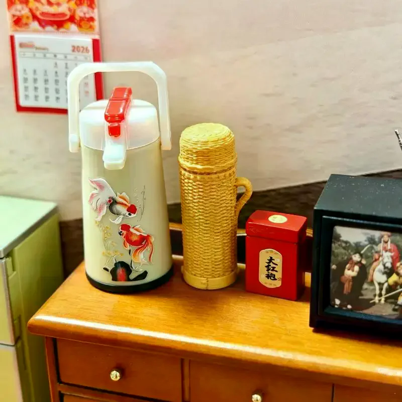 Mini Warm Water Bottle Thermos Model Ornament For 1/12 Dollhouse Chinese Nostalgic Scene Decor Accessory Random Design 1/12