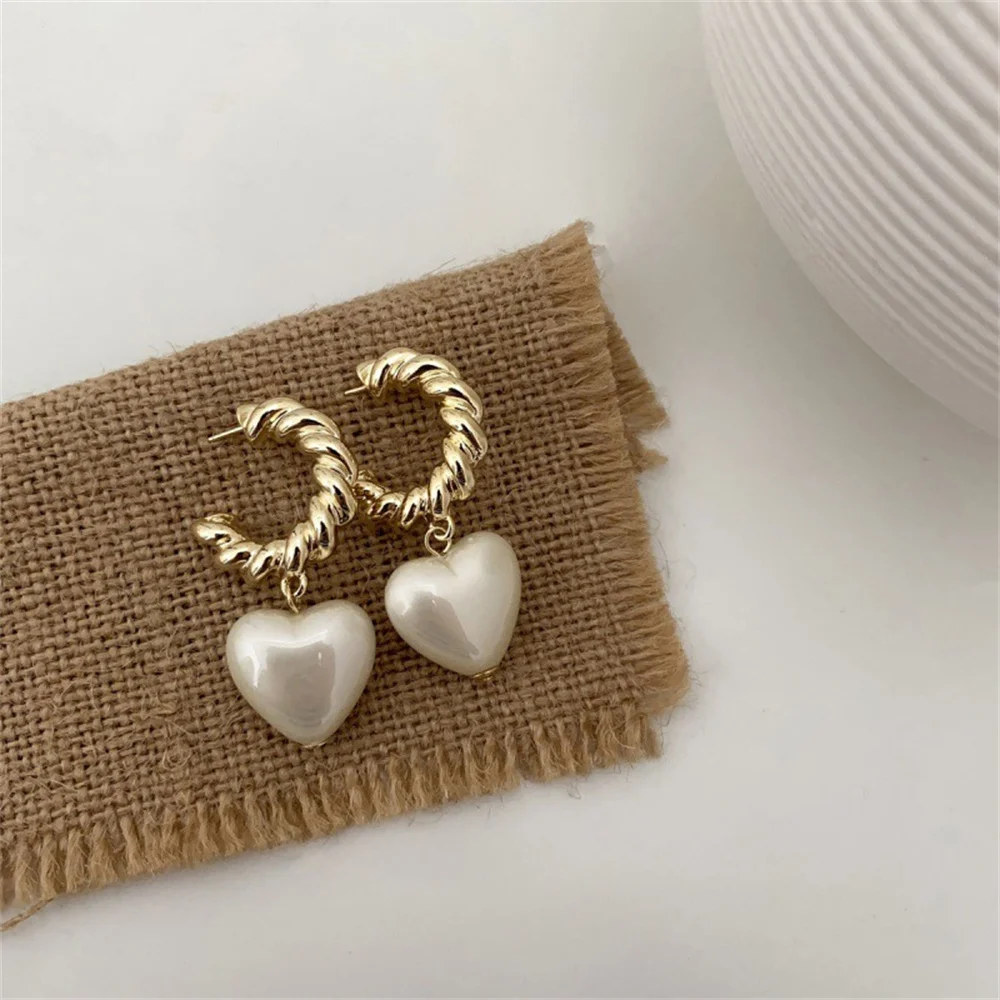 Französisch Vintage Liebe Perle Tropfen Ohrring Für Frauen Metall Knopf Textur Mode Schmuck Zubehör Großhandel
