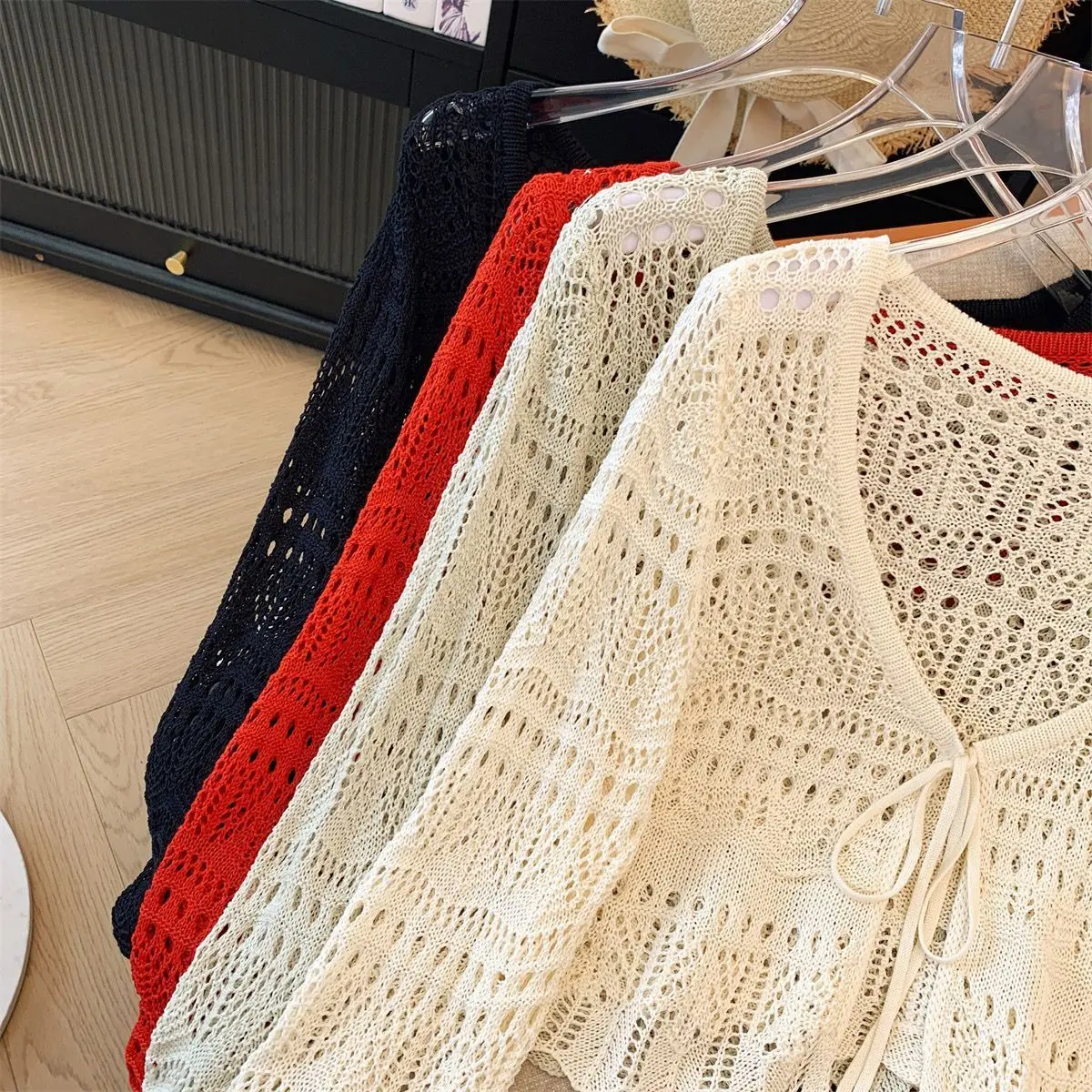 سترة صيفية محبوكة رفيعة بتصميم خطاف مجوف وأكمام طويلة للحماية من الشمس شال قصير الأكمام