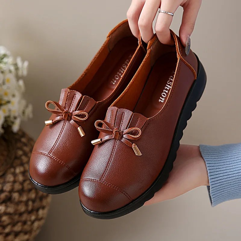 

Mom shoes spring and autumn leather soft sole soft surface non-slip middle-aged and elderly women's single elderly middle-aged