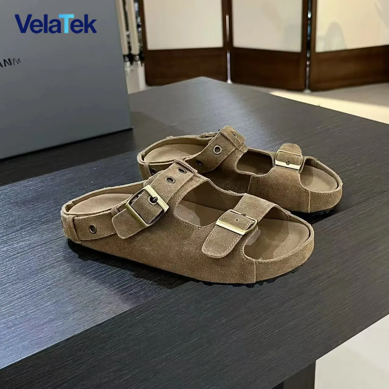 2025 صيف جديد لباس خارجي ماتي الجلود الرجعية حزام مشبك كلمة واحدة النعال المرأة الترفيه سميكة القاع عطلة النعال #1